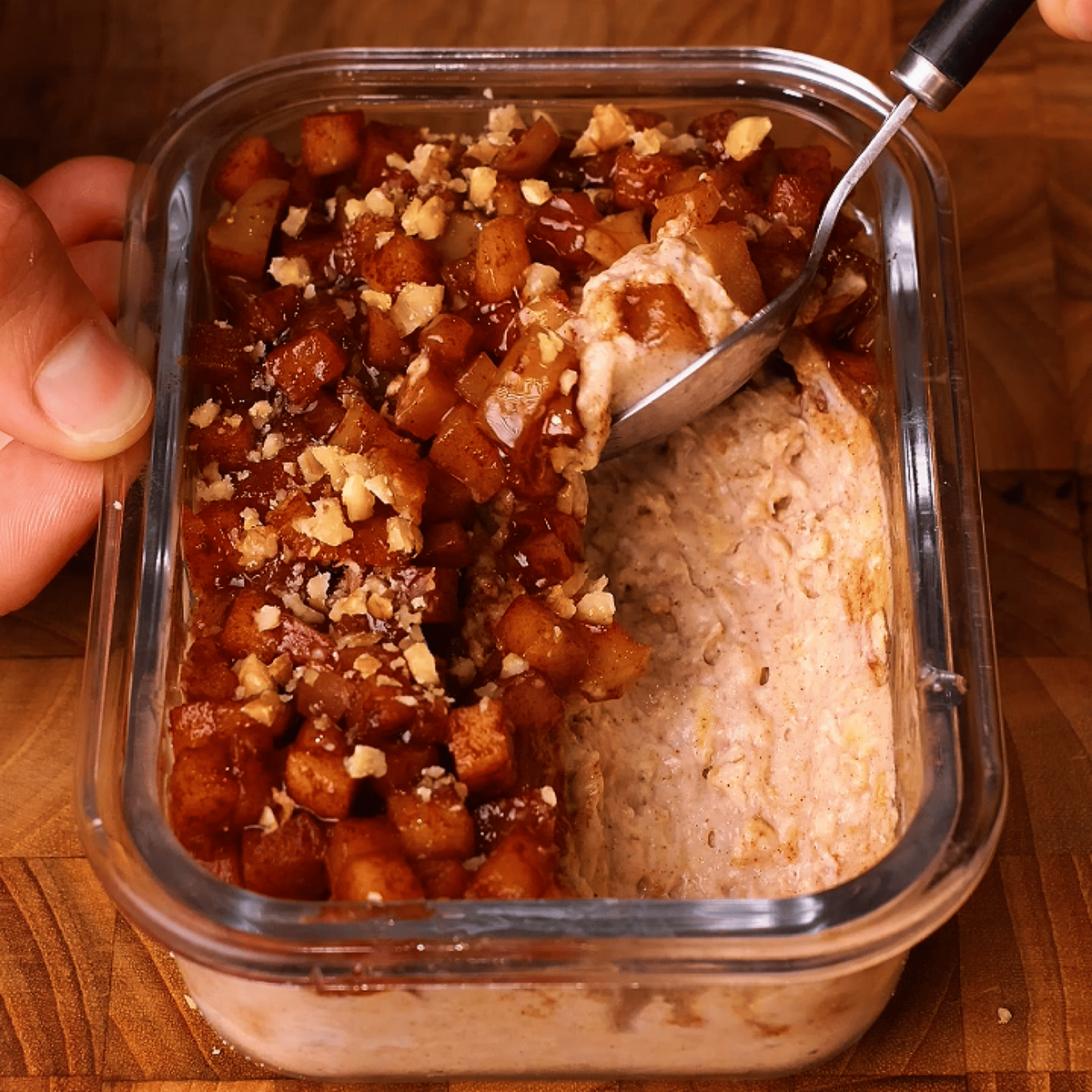 High Protein Μηλόπιτα Overnight Oats